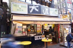 上野「肉の大山」サクサクジューシーなメンチカツとレモンサワーの最強タッグでサク飲み！
