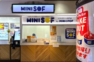 【横浜駅】「MINISOF 横浜ポルタ店」ソフトクリームを食べに行く泥酔おじさん発見！